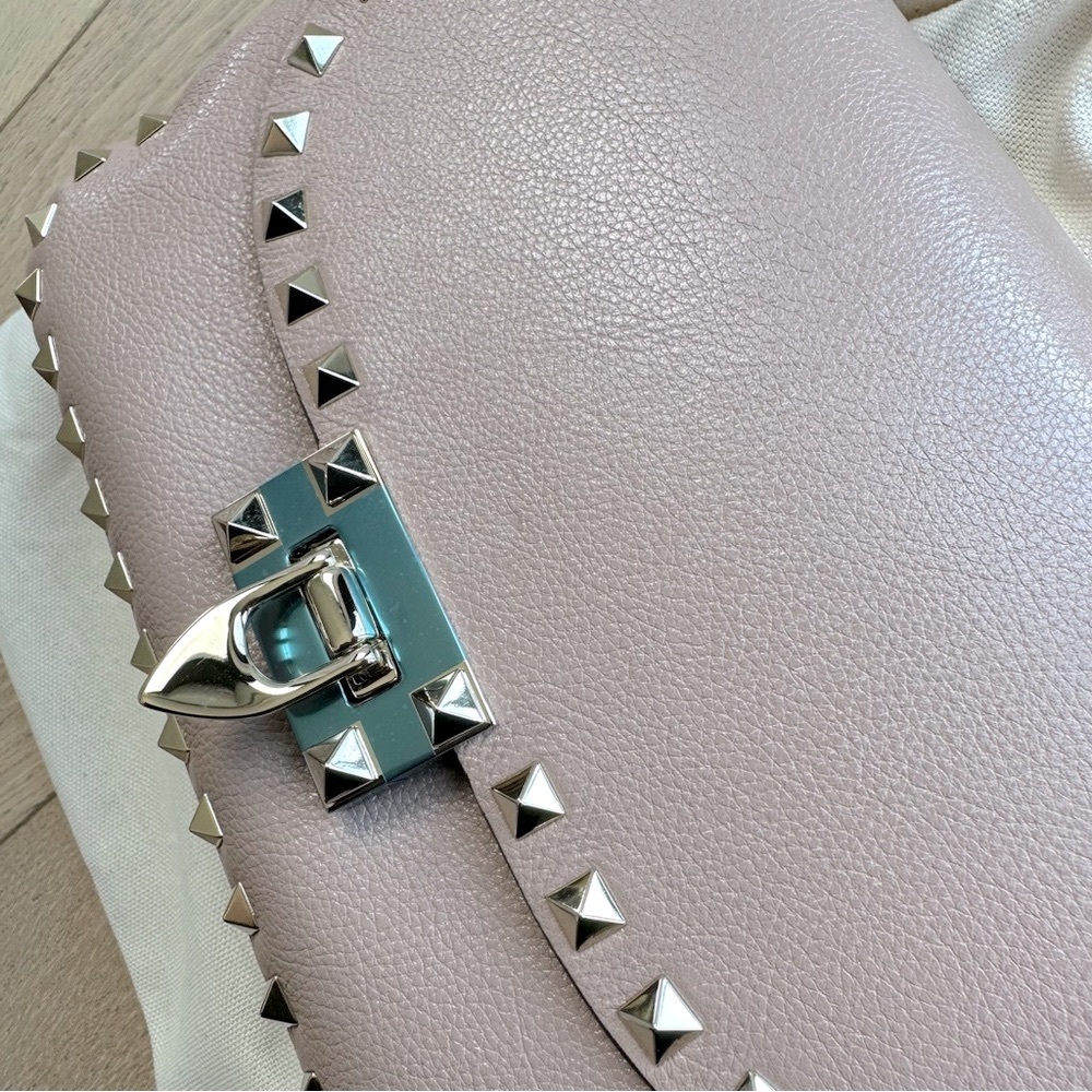 🆕 Authentic Valentino Garavani Light Pink Leather Rockstud Small Shoulder Bag - Picture 11 of 17
